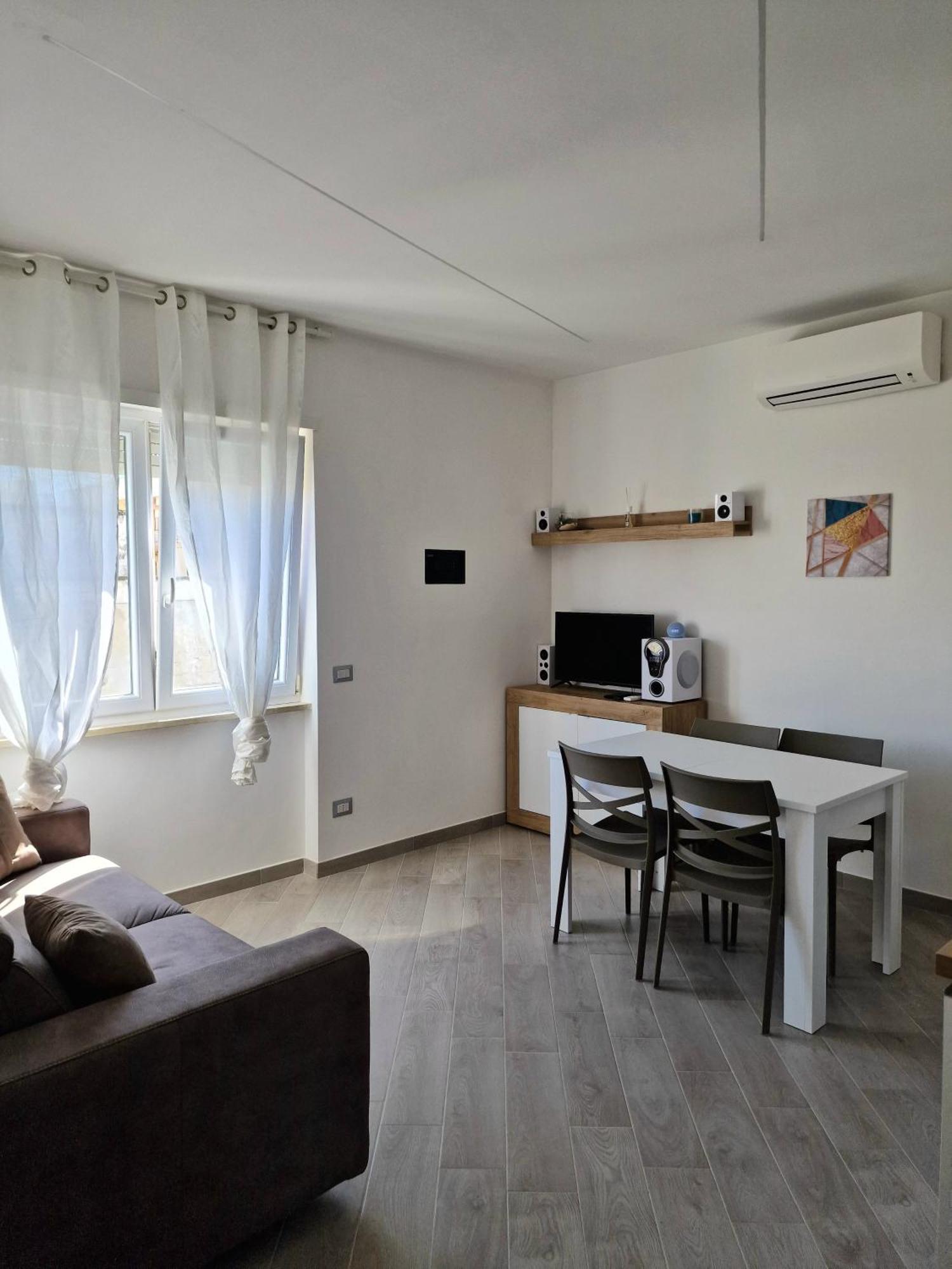 Tower Apartments Terracina Bagian luar foto