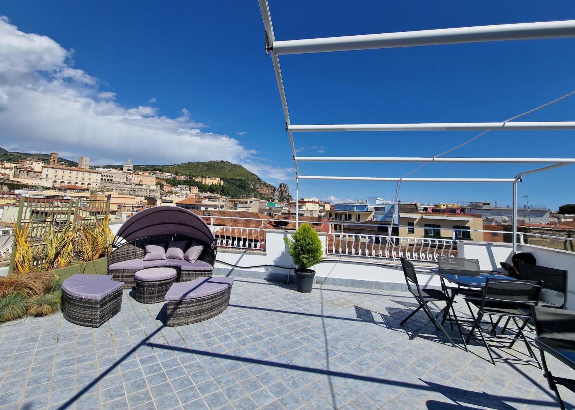 Tower Apartments Terracina Bagian luar foto