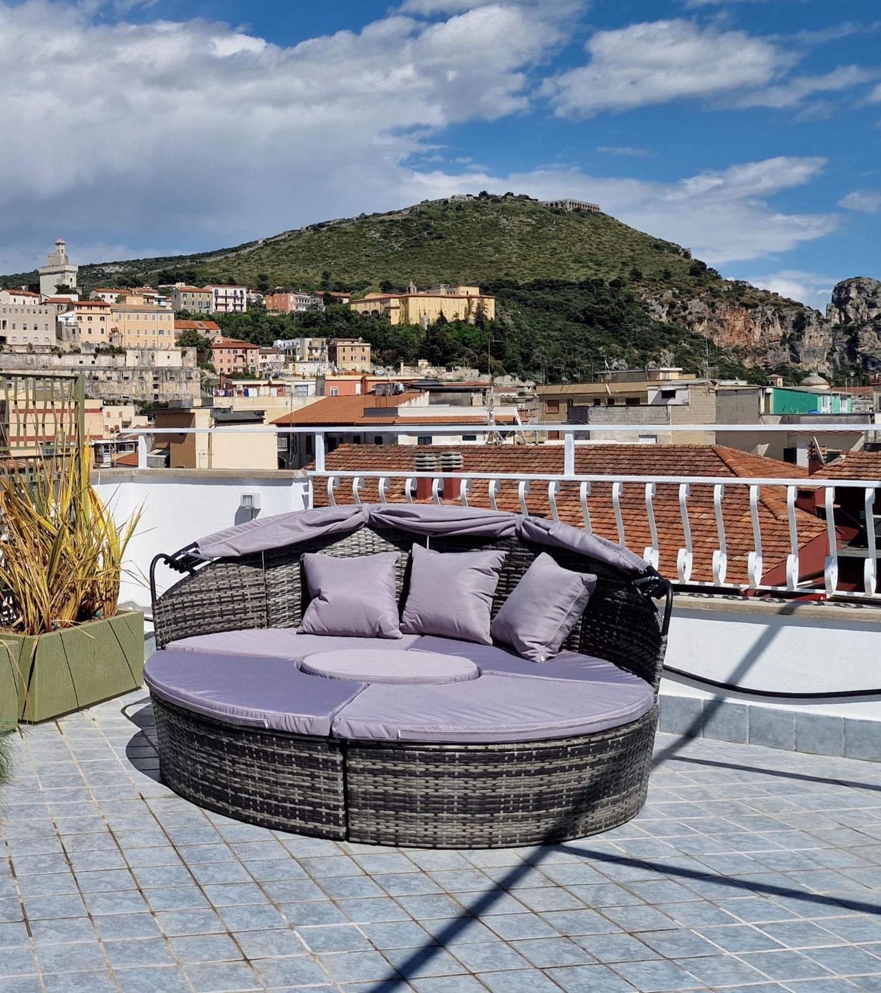 Tower Apartments Terracina Bagian luar foto