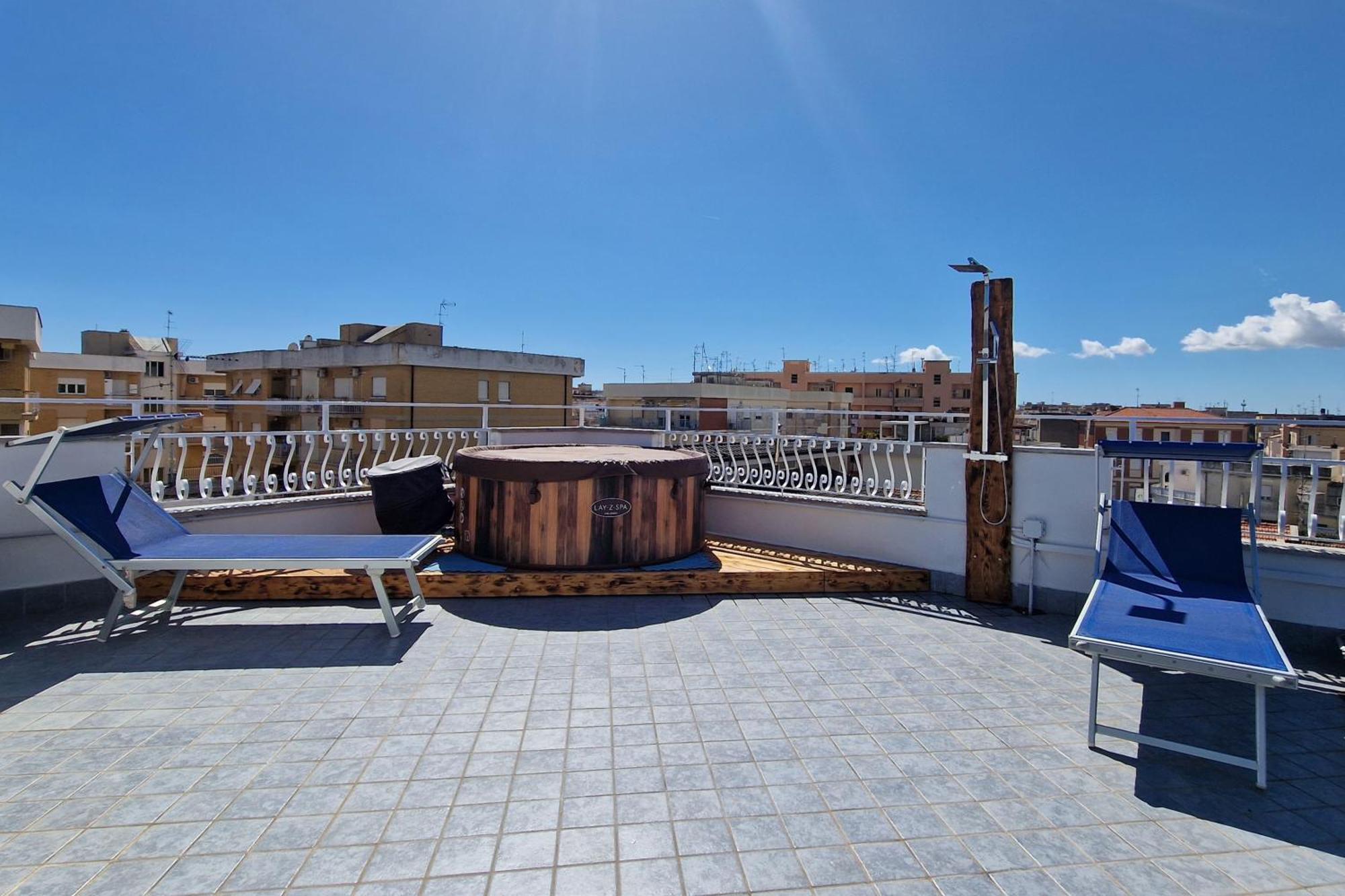 Tower Apartments Terracina Bagian luar foto